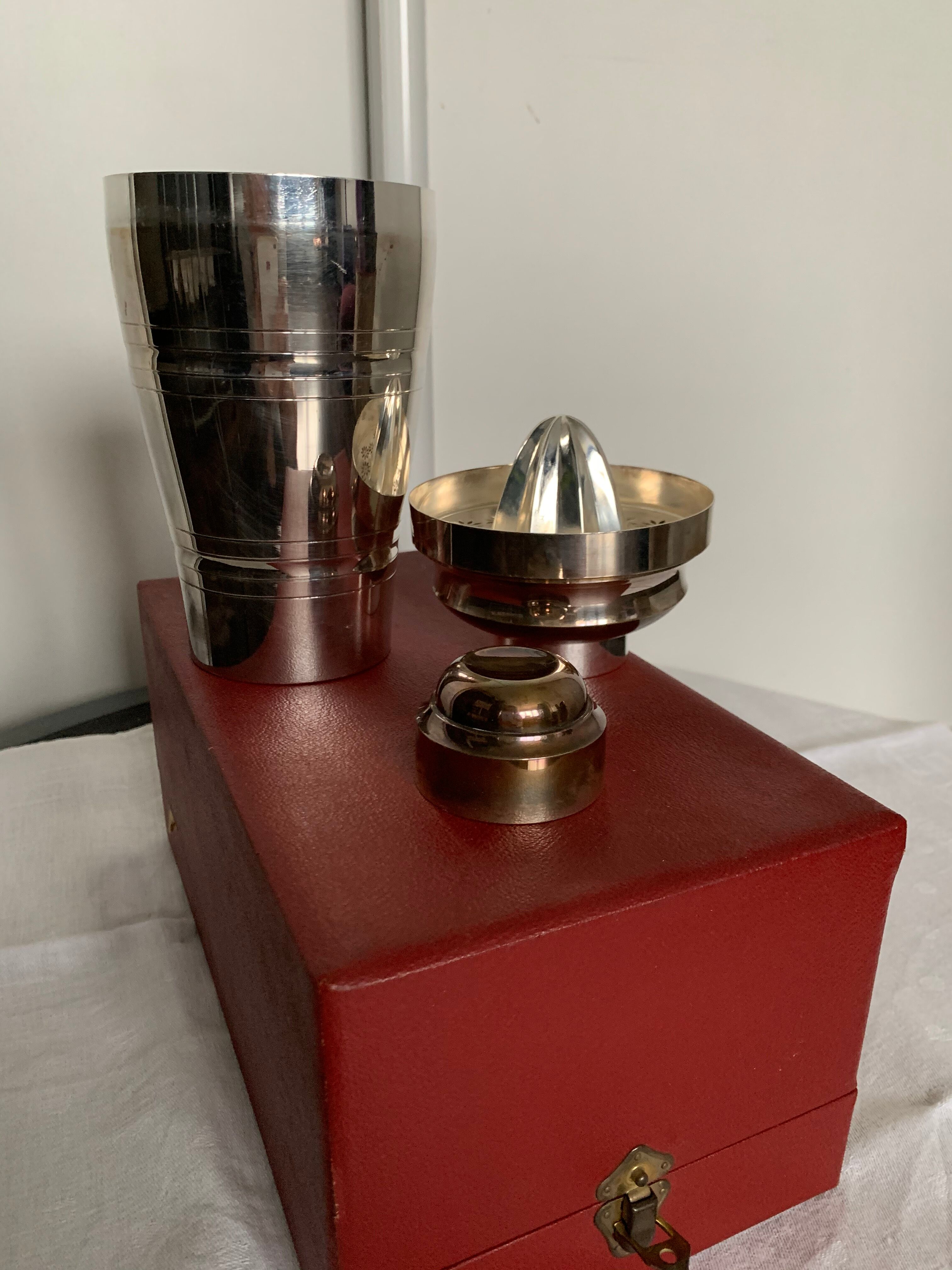 Silver metal shaker - St Medard goldsmith