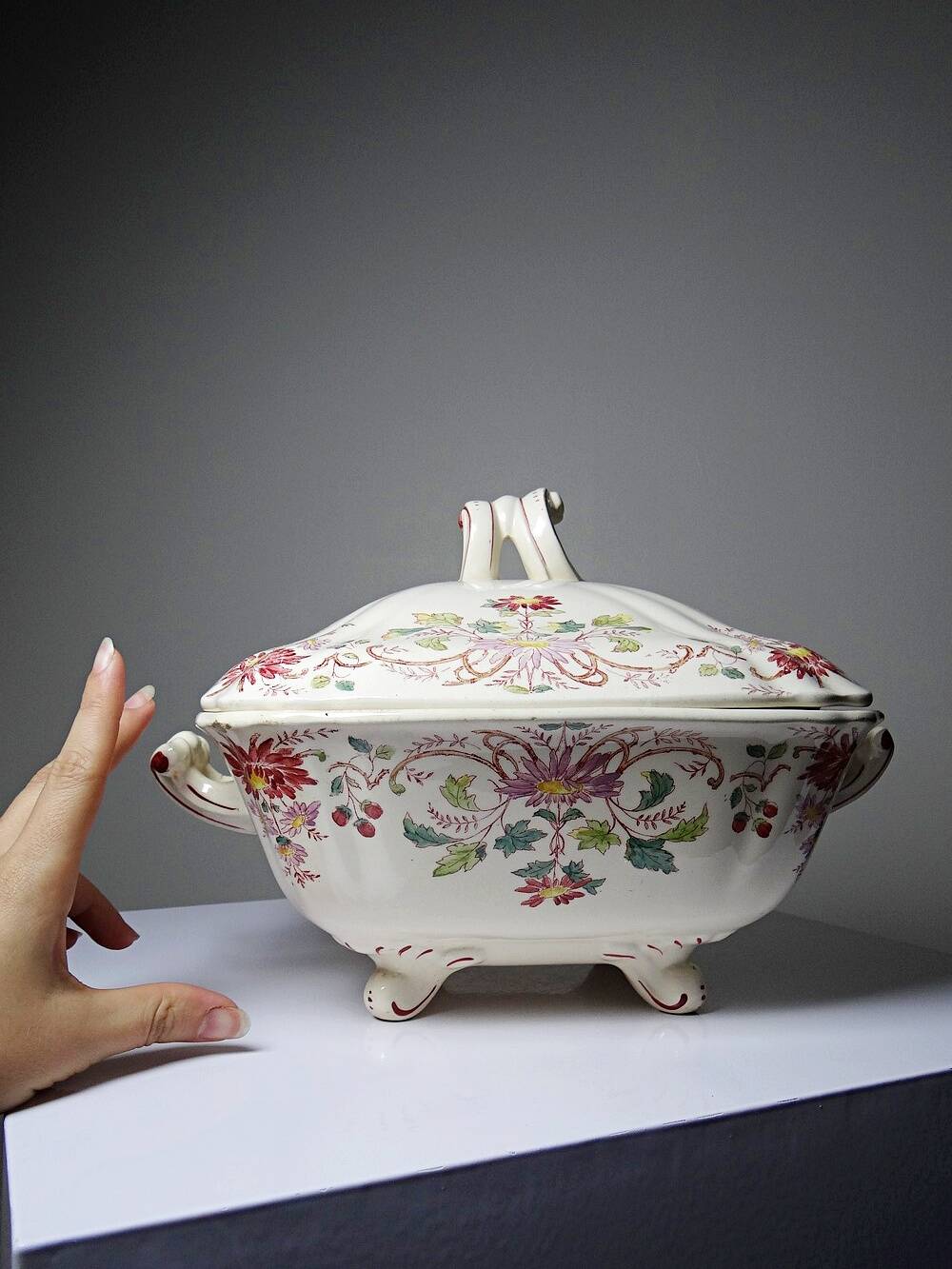 Antique Longchamp soup tureen/vegetable dish with polychrome daisies in ironstone.