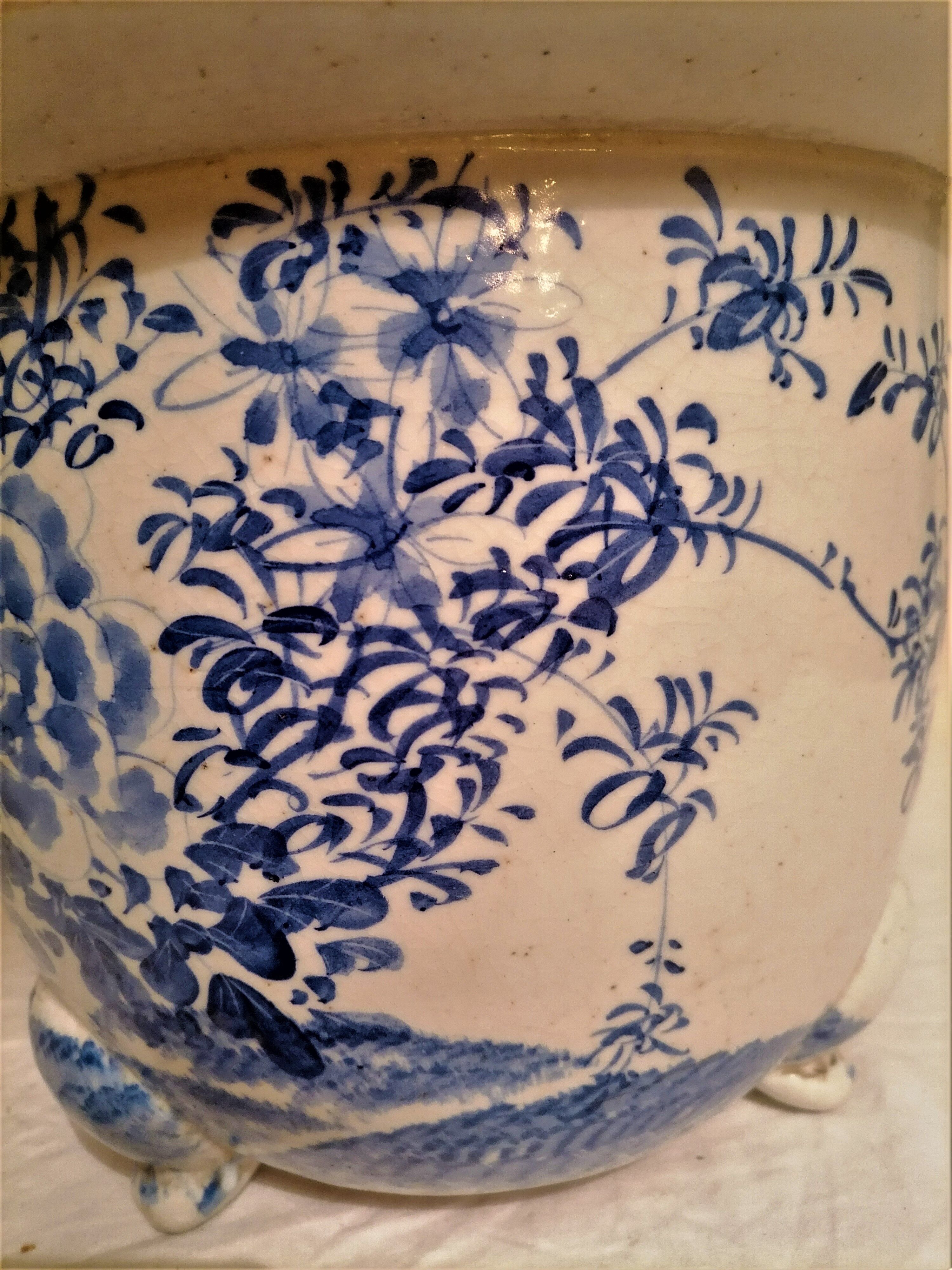Important blue white porcelain pot cover. Japan. Meiji period (1868 - 1912)