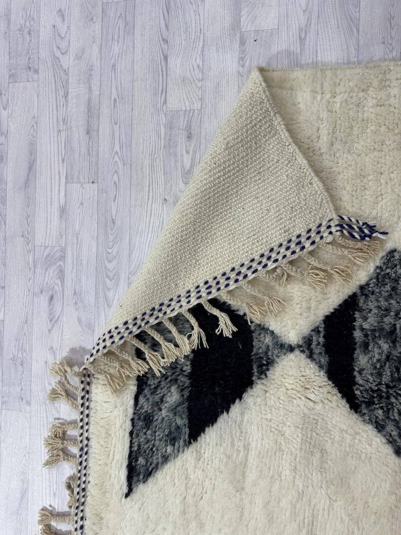 Beni Ouraine wool rug, size 150 x 250 cm
