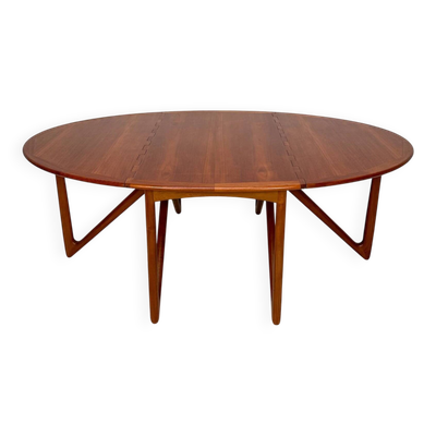 Table à manger danoise en teck avec pieds rabattables par Niels Koefoed, années 1960