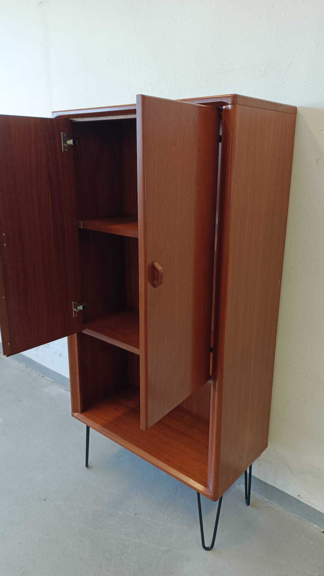 Luning teak wardrobe