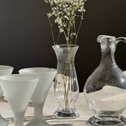 Carafe en verre à bec verseur et anse