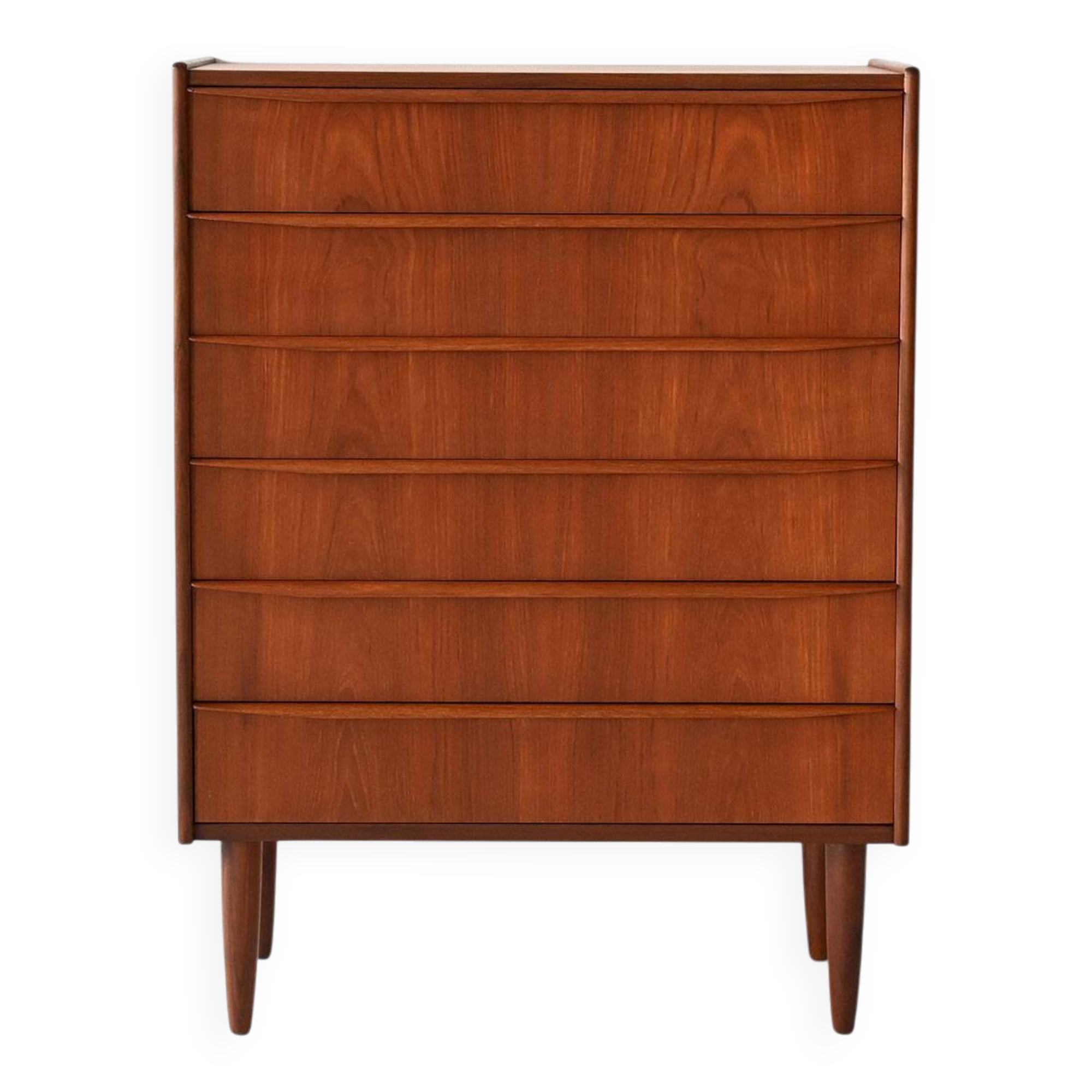Commode scandinave vintage avec poignées sculptées