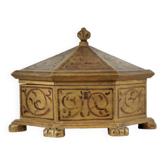 Coffret relique antique église bois doré pieds de lion 45cm