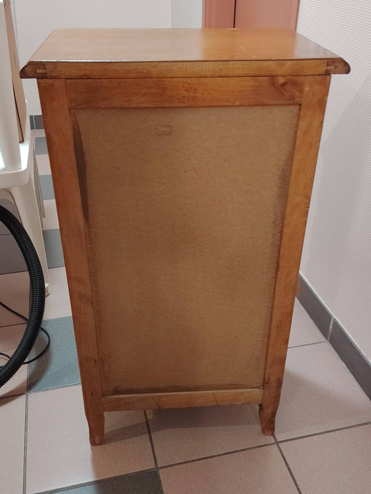 Antique chest of drawers with 5 drawers