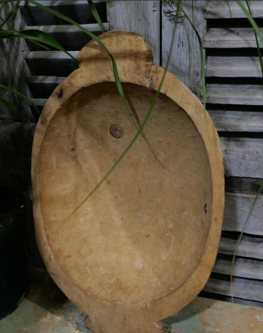 Wooden hollow dish