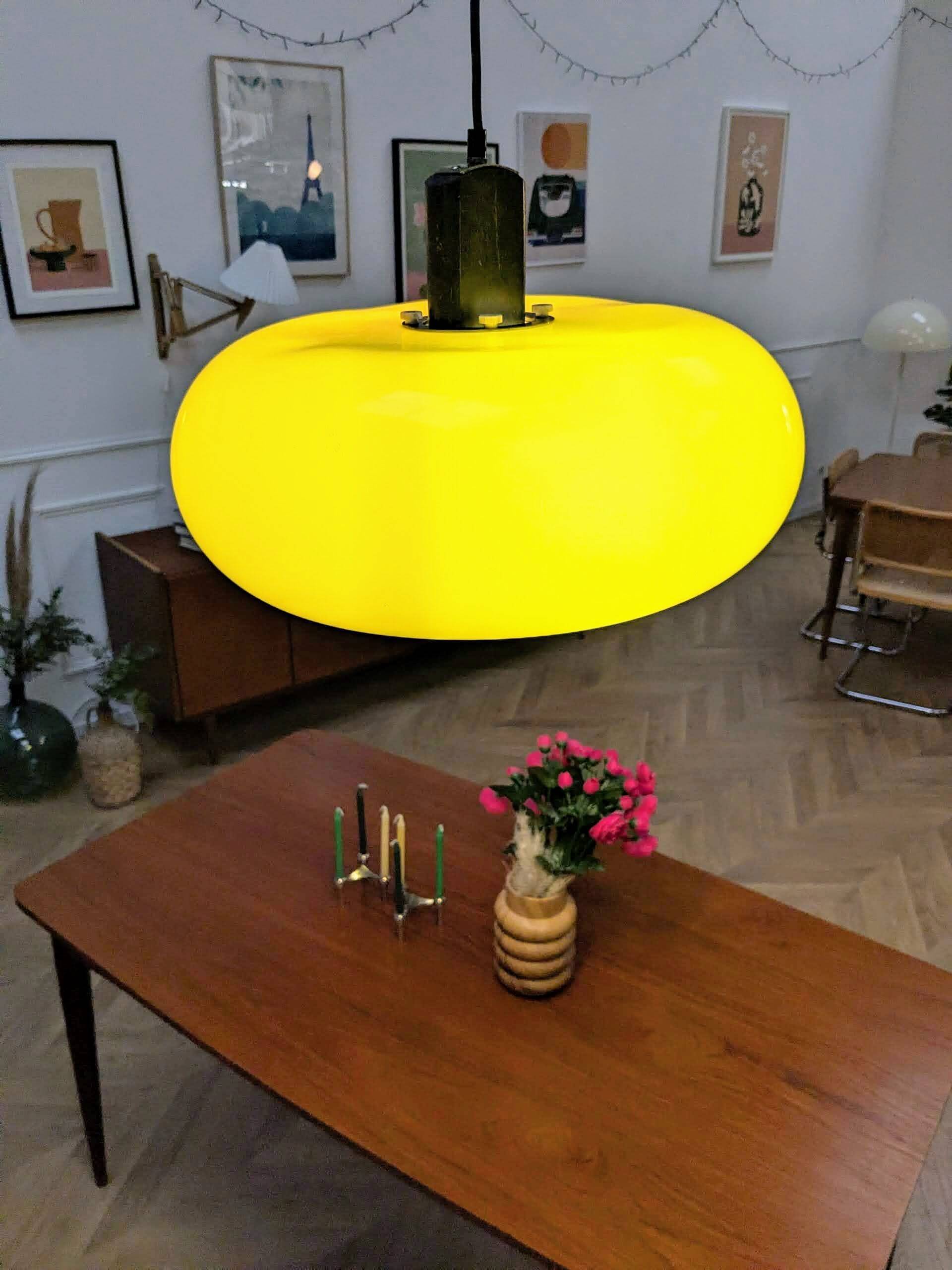 Vintage yellow suspension