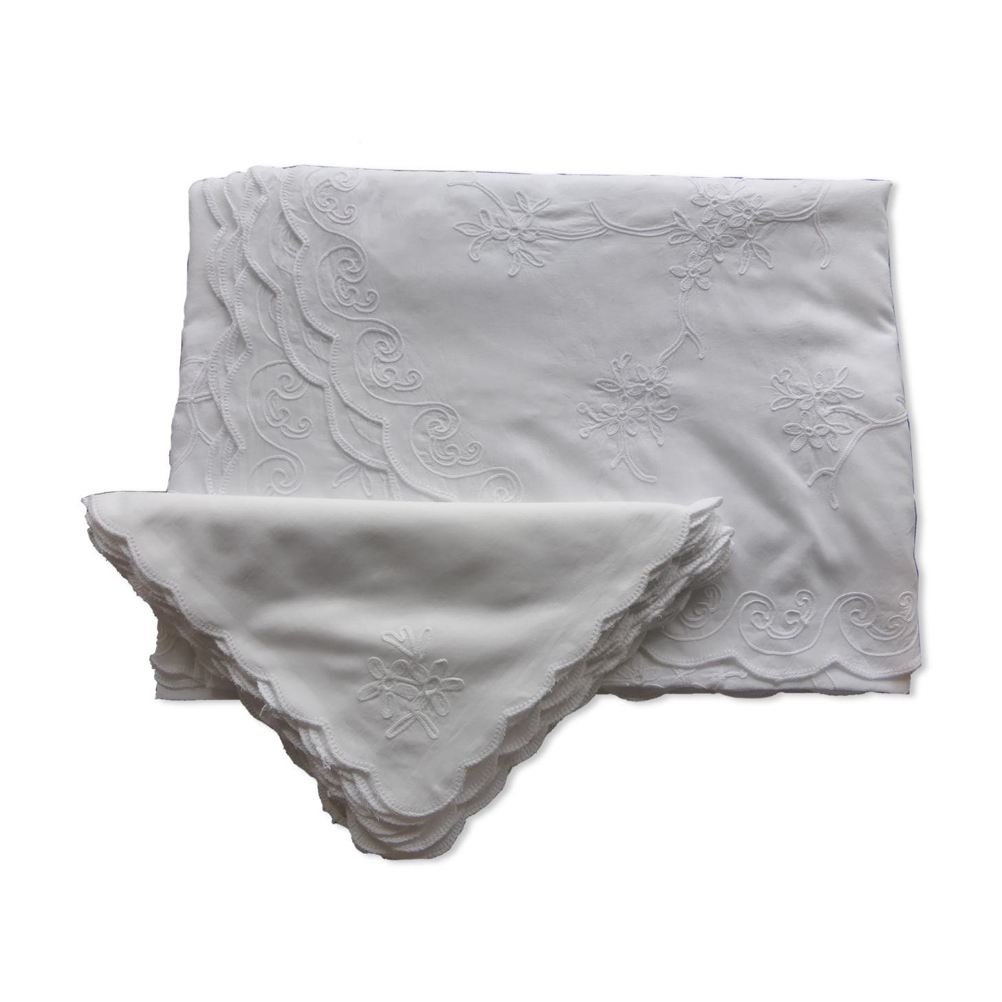 Nappe et 8 serviette en voile de coton brodé de fleurs au point de cornély-160x215cm