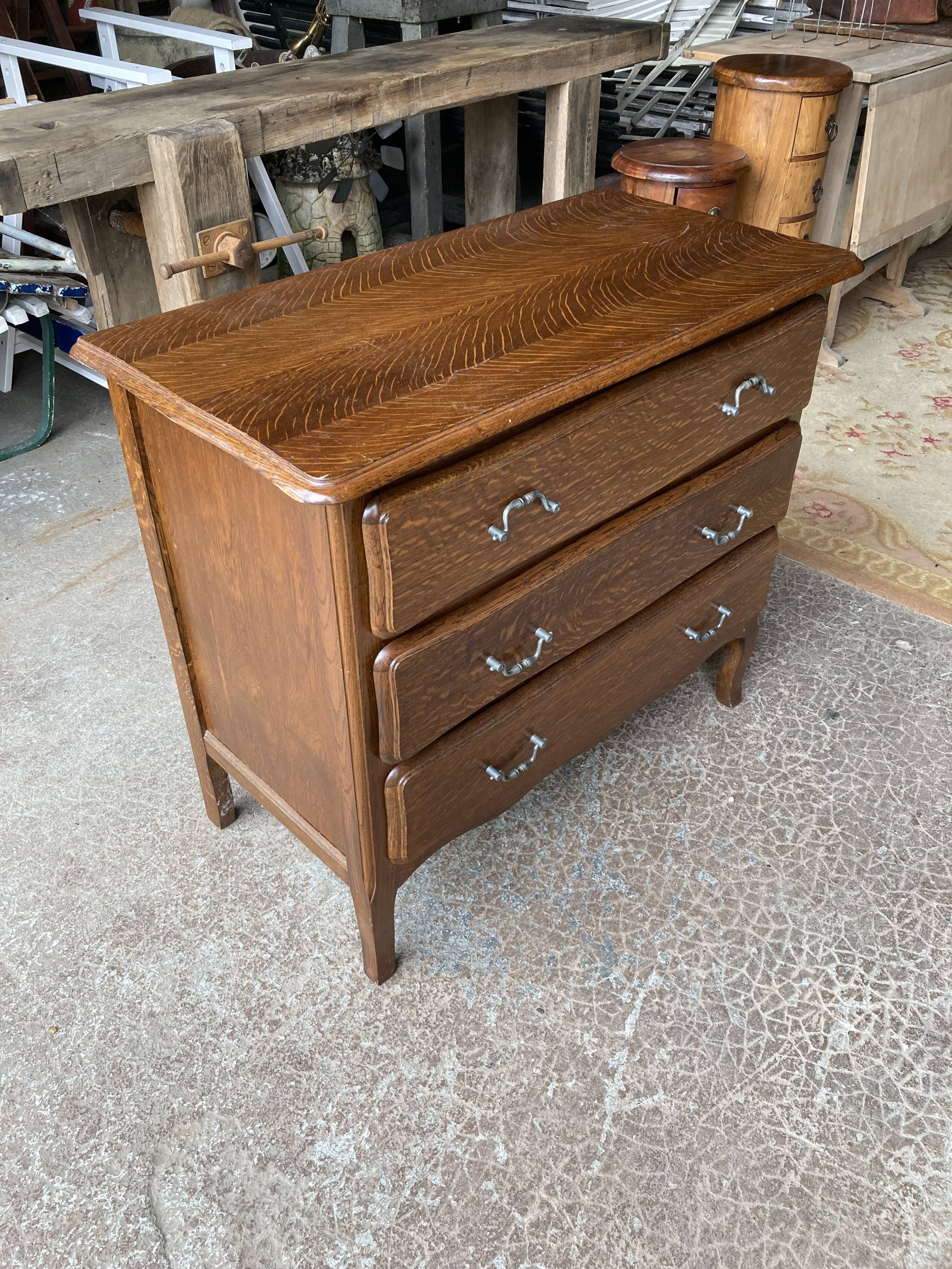 Neoclassical chest of drawers