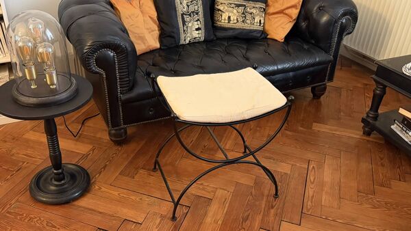 Tabouret curule en fer forgé noir