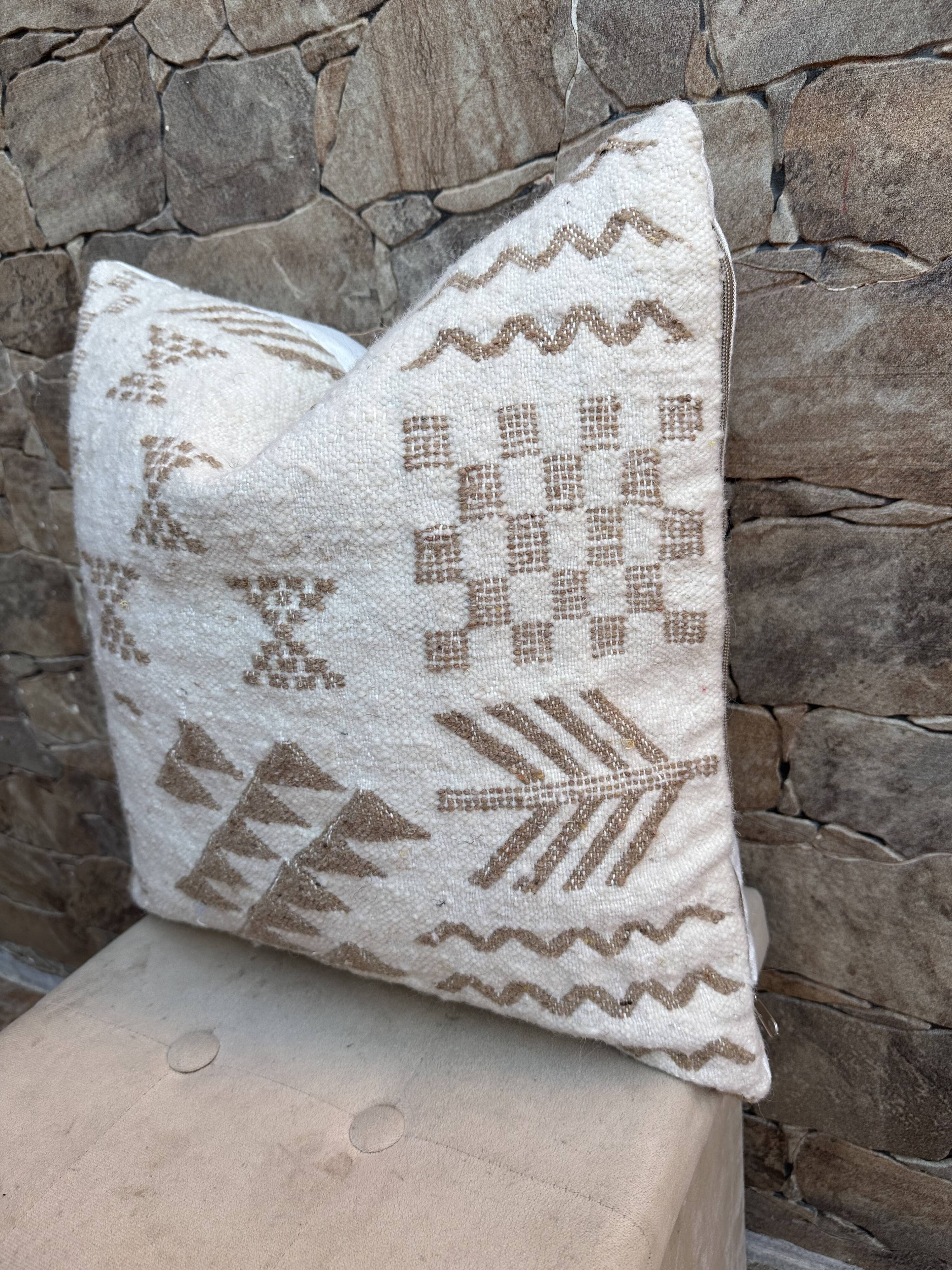 Handmade Berber wool cushion: Moroccan Kilim cushion (45x45cm)