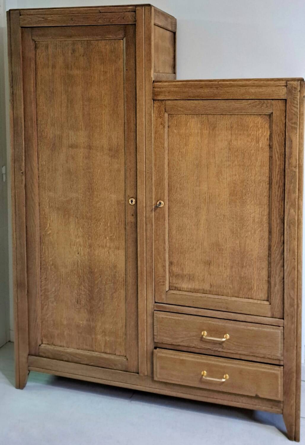 Asymmetrical wardrobe