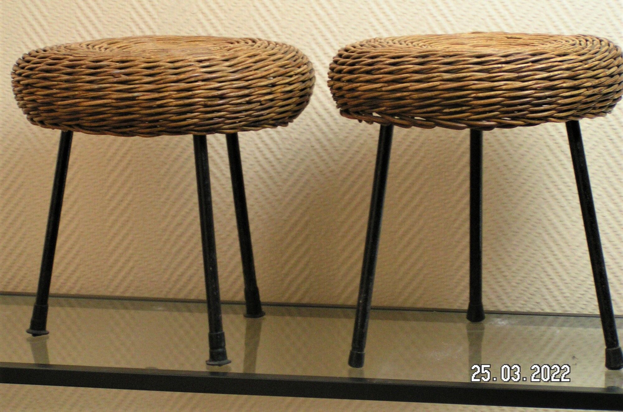 Tabouret bas en rotin