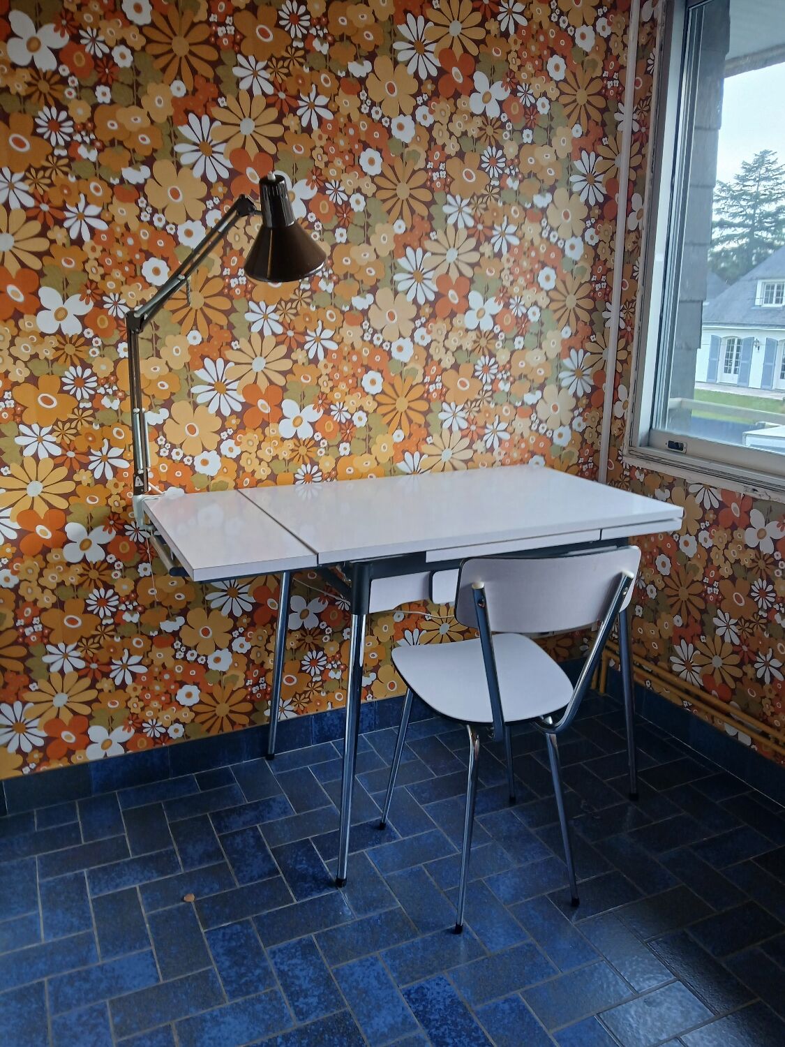 Extendable formica table and vintage 1960s chairs.
