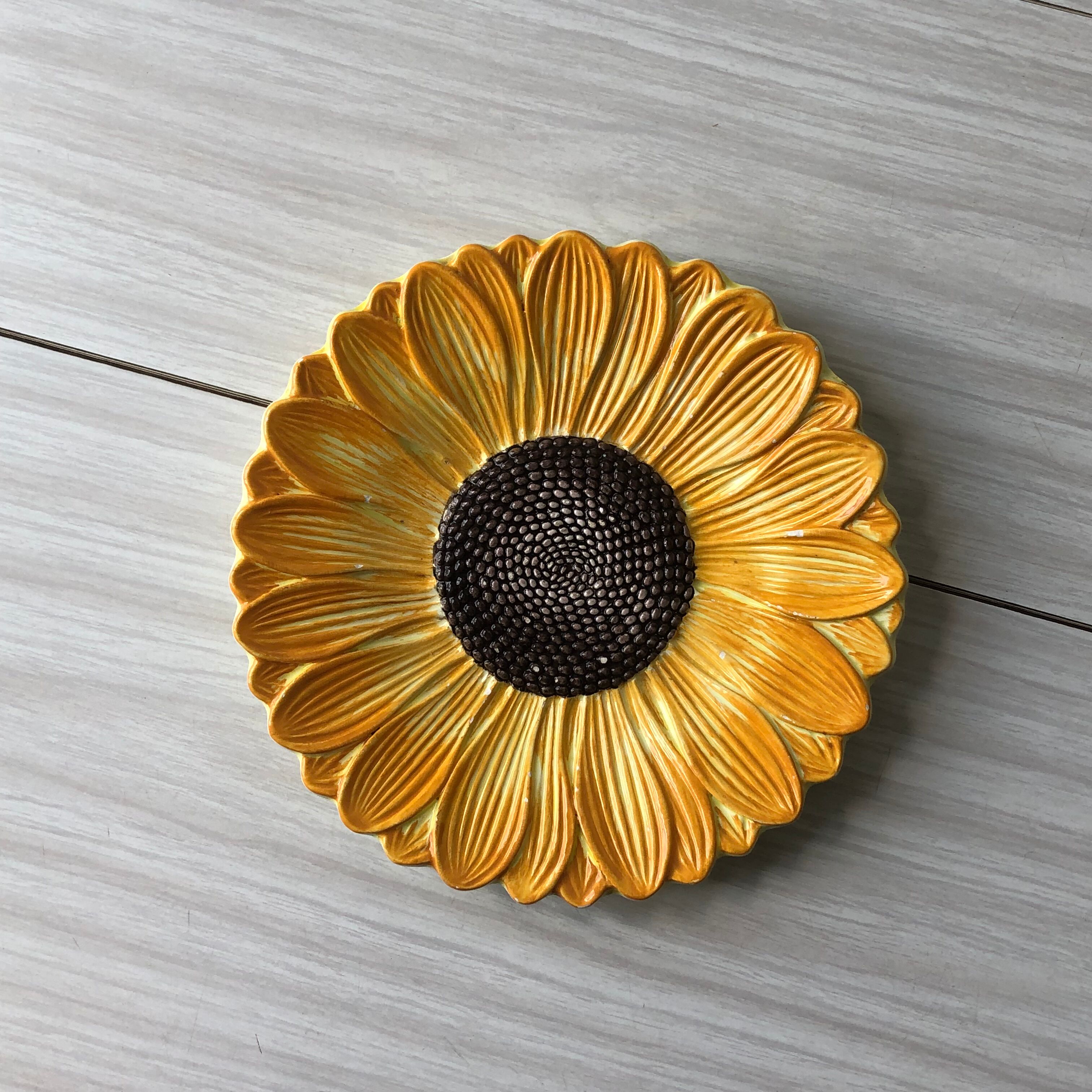 Sunflower plate Bassano Italy numbered 1889 / 22 in ceramic