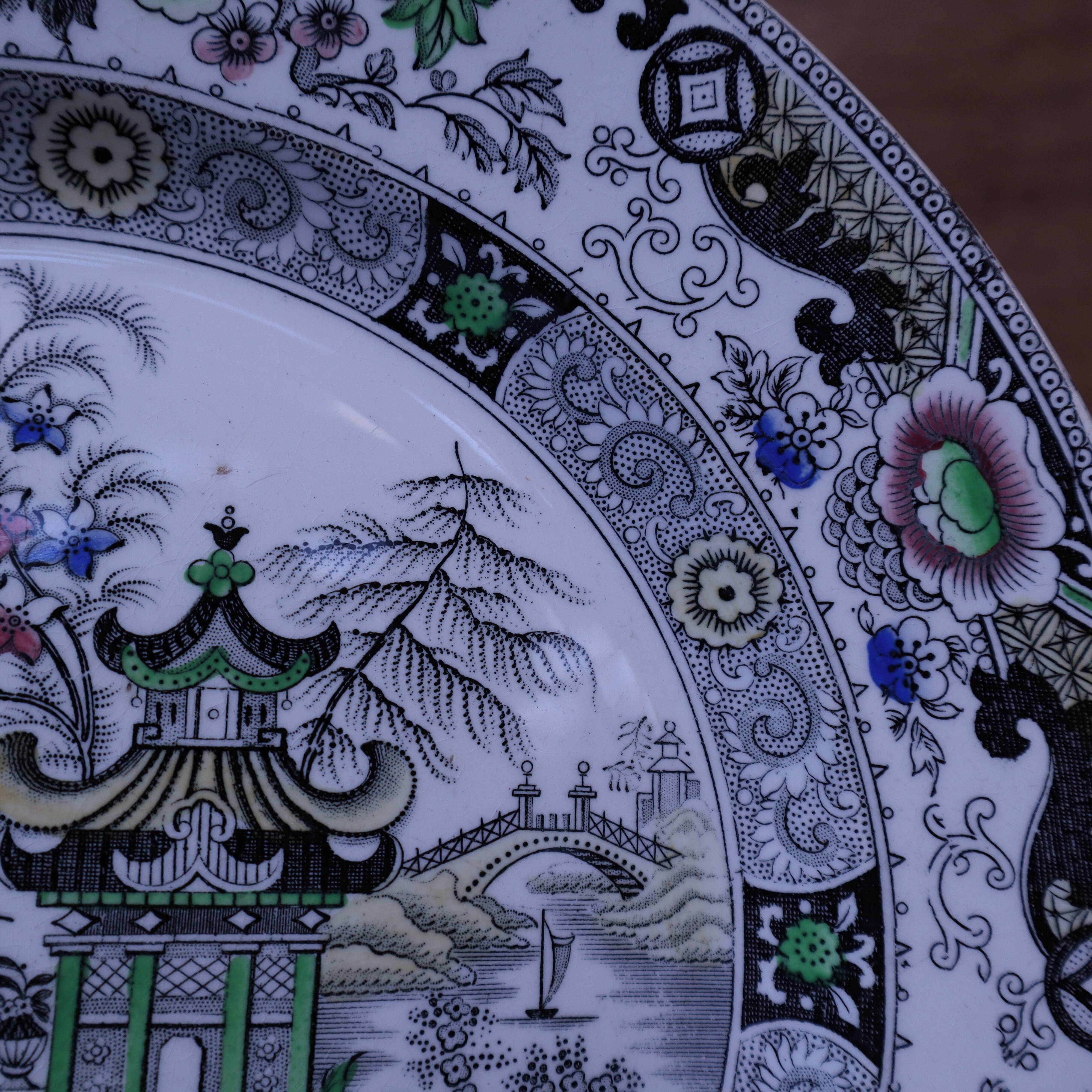 Decorative plate Creil and Montereau - Japanese Polychrome Decor 19th Century