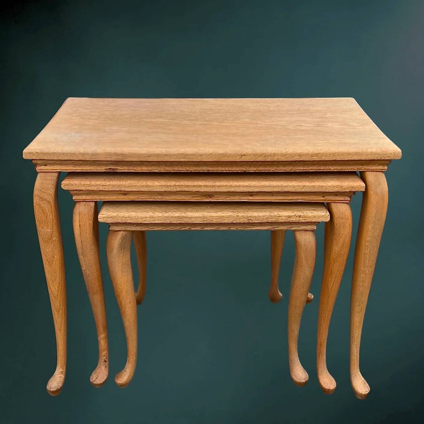 Nest of solid wood tables with cabriole legs in Louis XV style – 1950s-60s