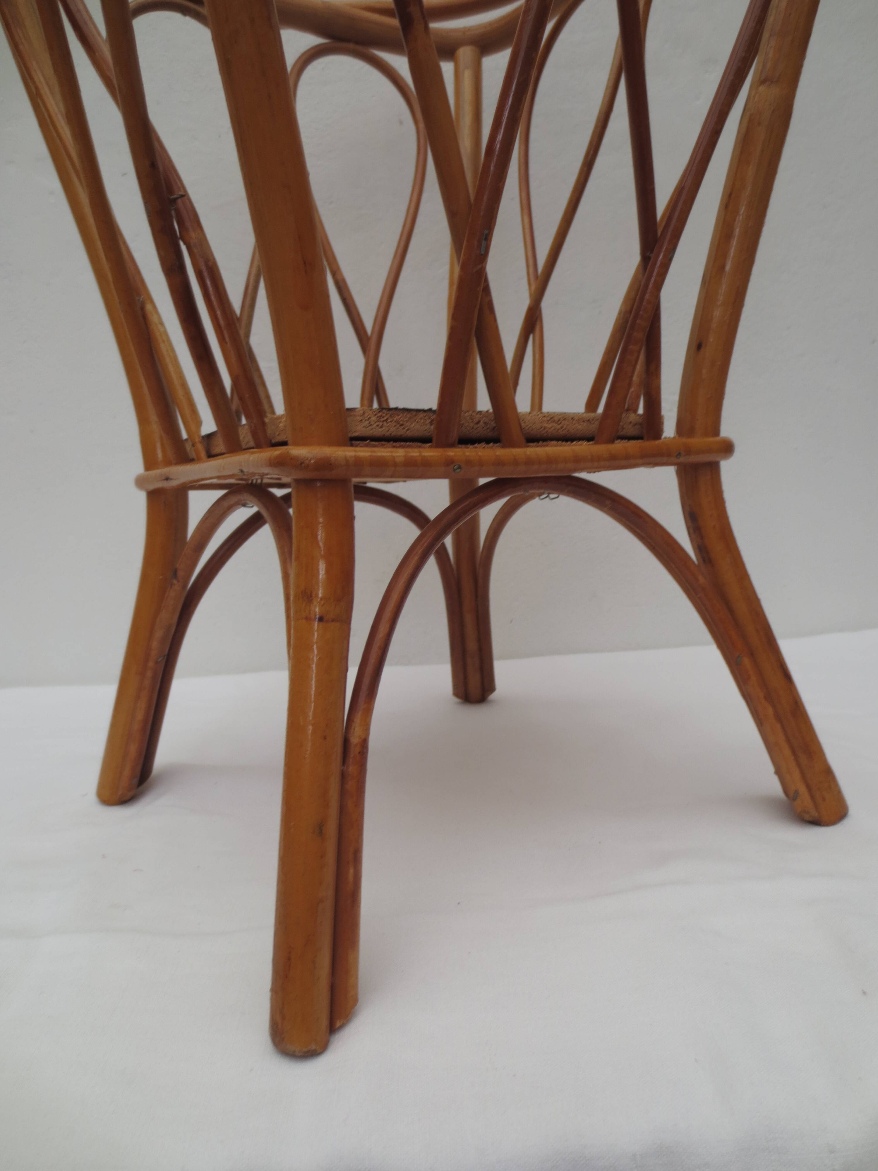 Square work basket on light varnished wicker legs, with handle