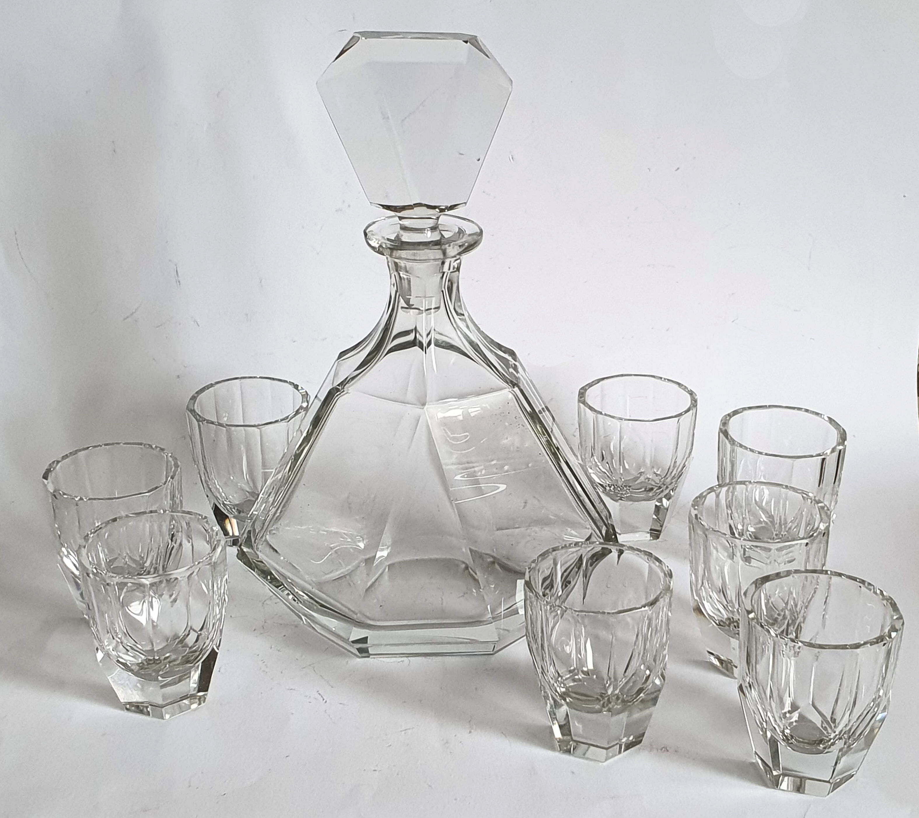 Crystal whisky decanter and 8 glasses
