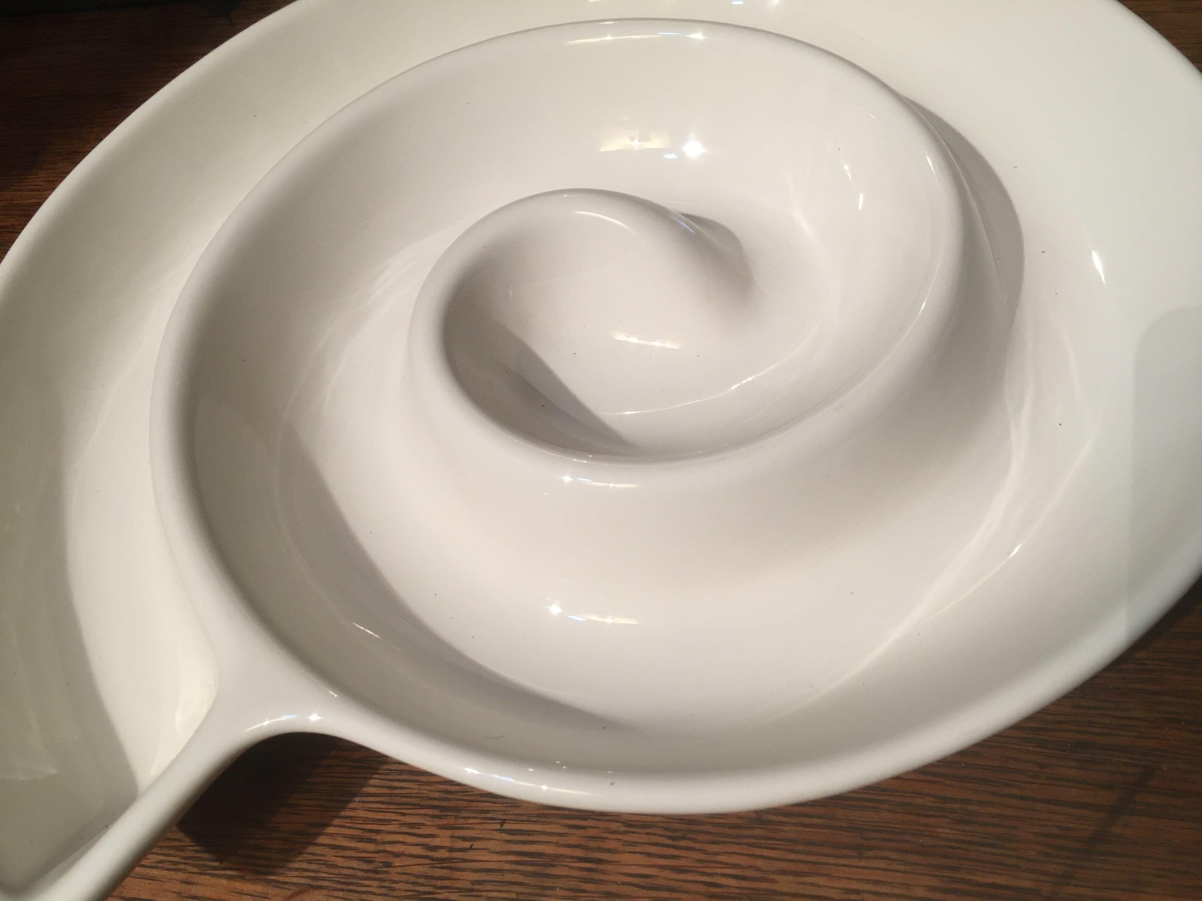 Ceramic dish snail shape