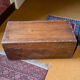 Petit coffre ancien en bois – rustique, authentique