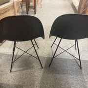 Lot de 2 chaises Gubi modèle 3d design par Komplot