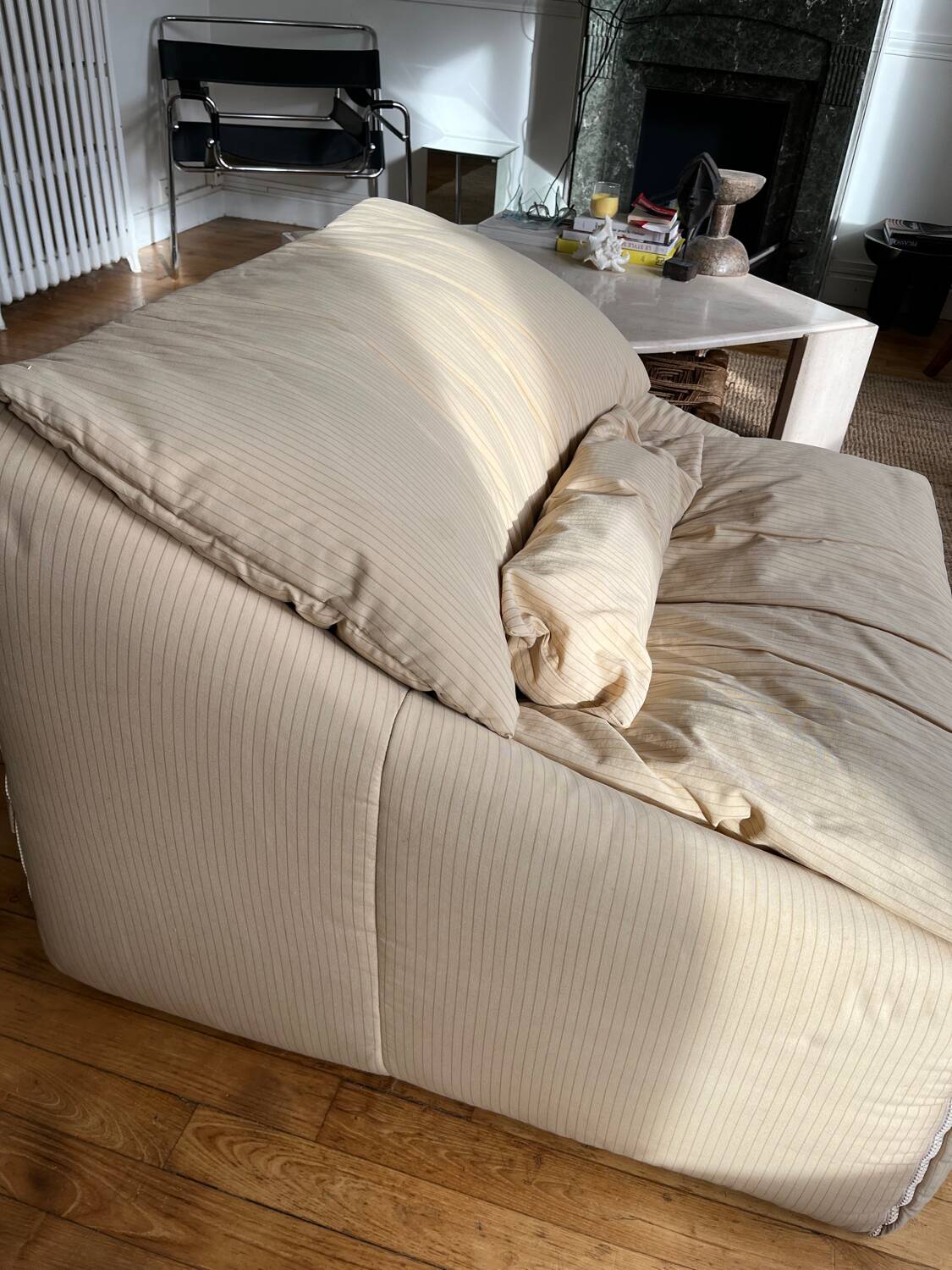 Chauffeuse Plumy Annie Hiéronimus pour Cinna