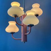 Lustre mid-century en verre opaline blanc avec structure rose