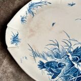 Square flat dish on pedestal Gien in blue ironstone, service "Birds" around 1870.