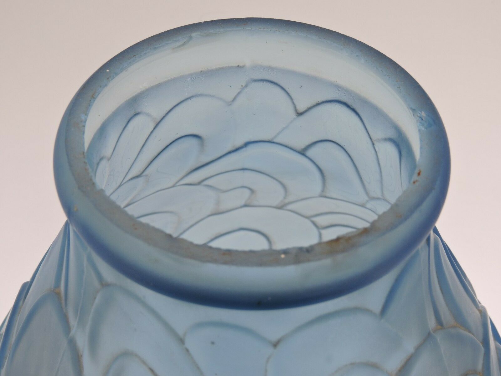 Large vase art deco scaly pattern by Sars France