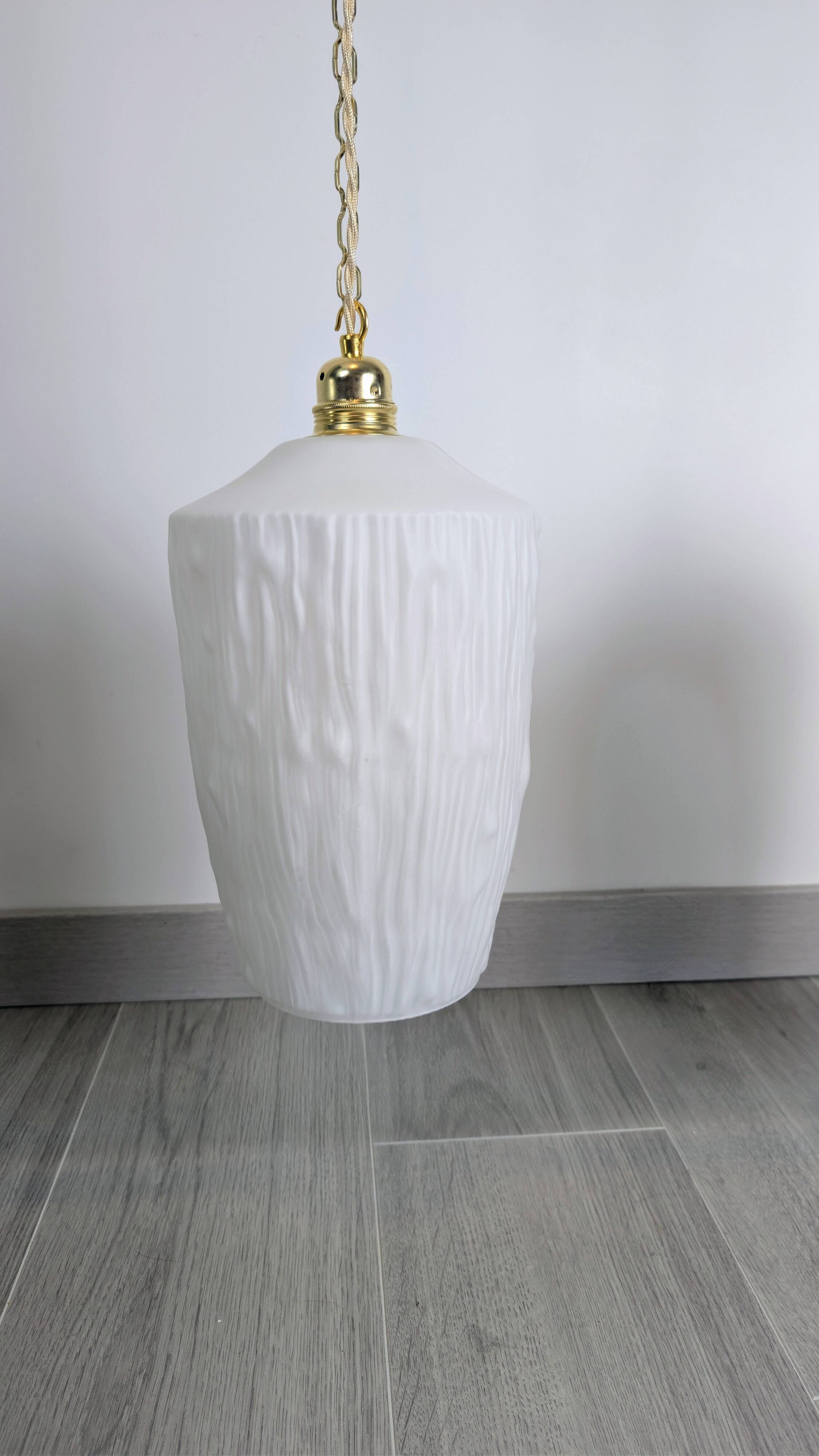 Pair of opaline pendants from the 1960s, luminous simplicity, 140 cm.