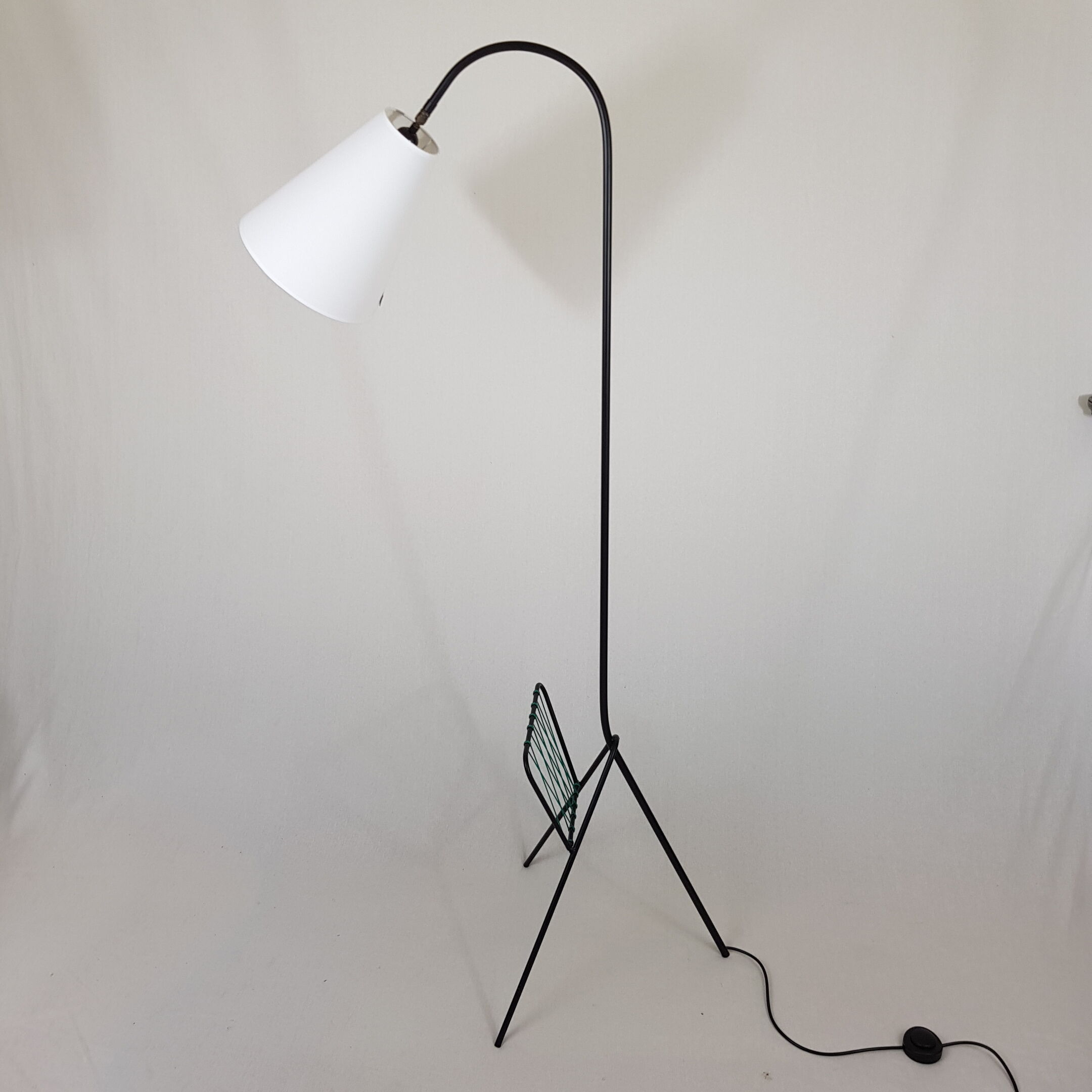 Tripod lamp
