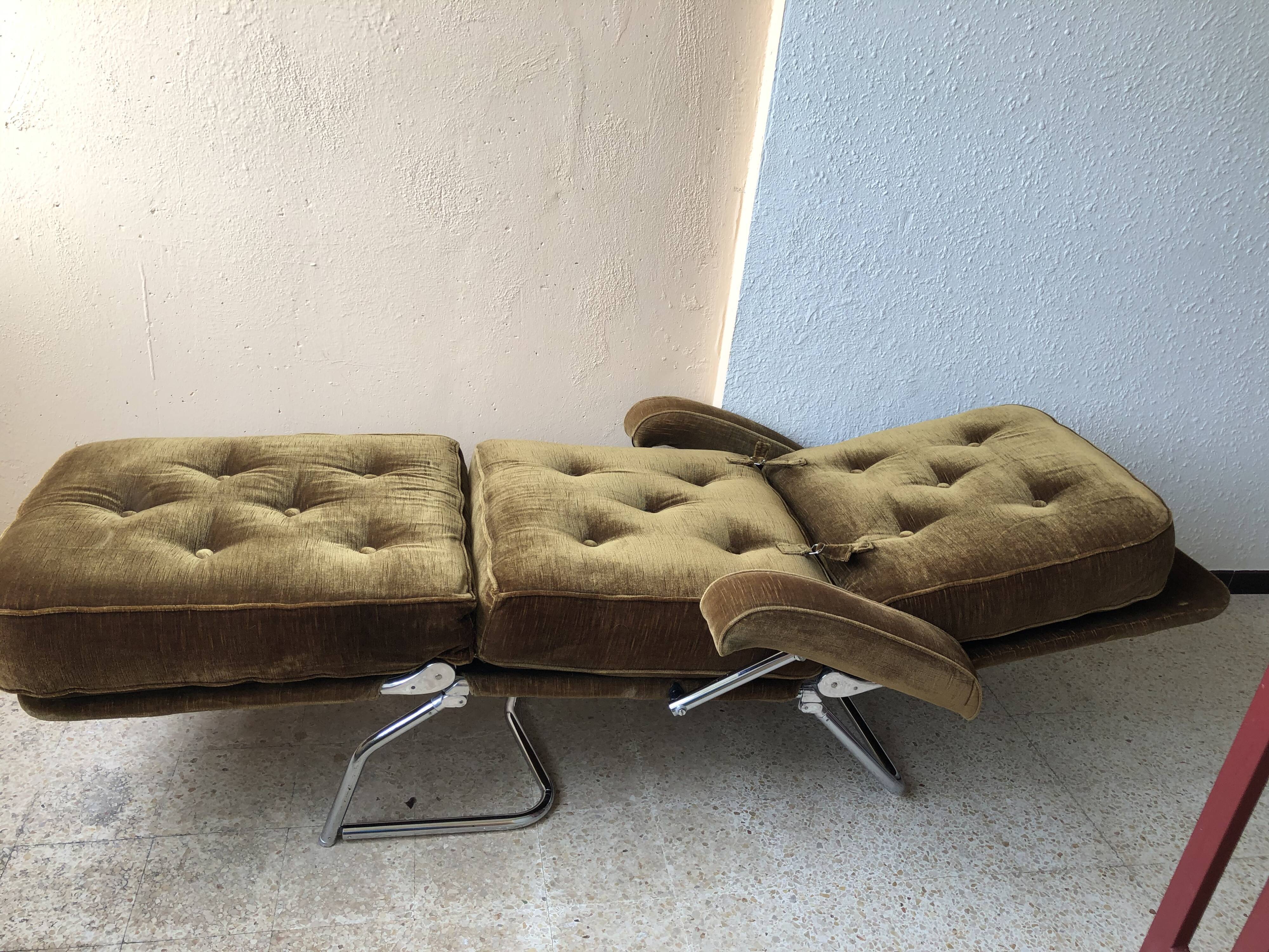 Seventies long chair in ochre velvet