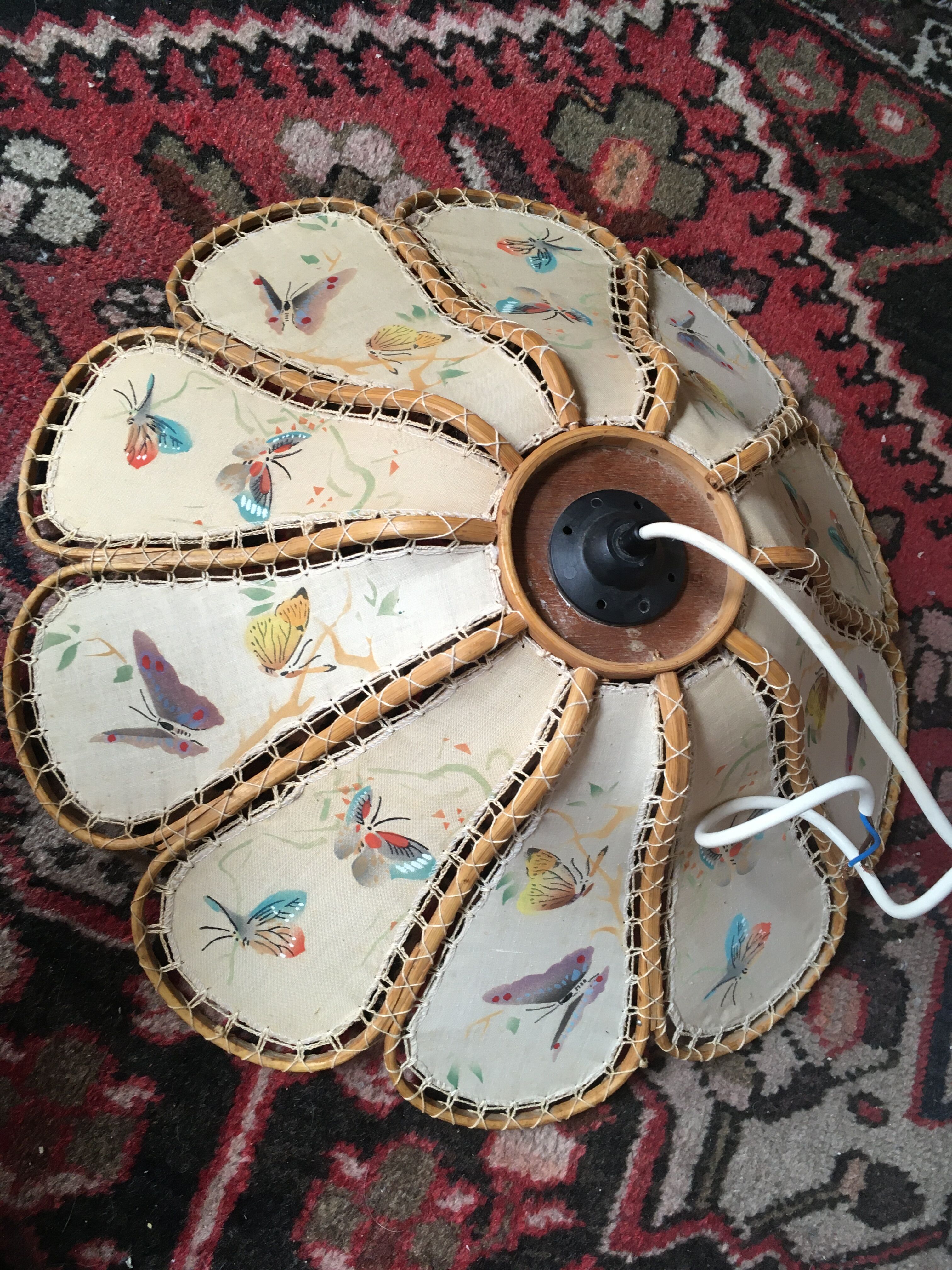 Suspension flower fabric and wood.