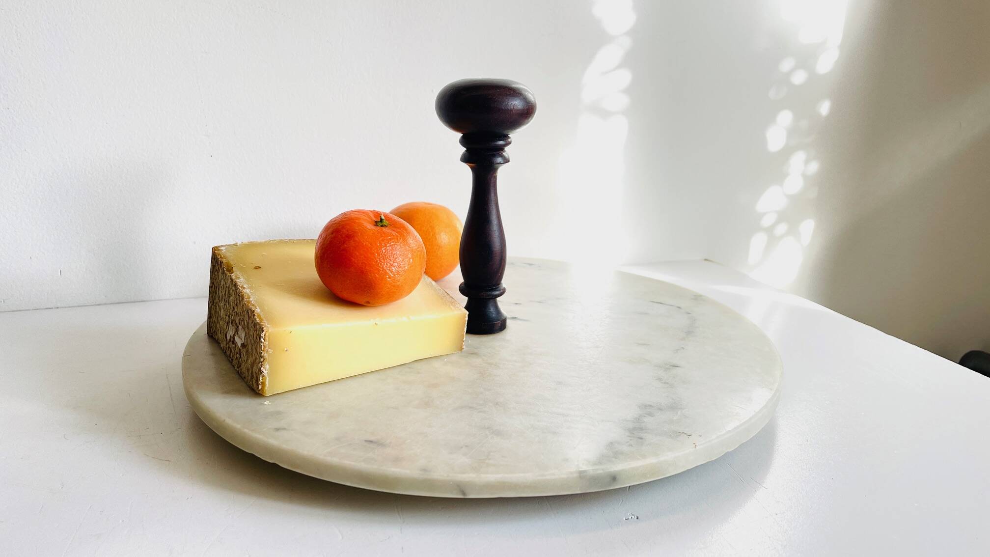 Plateau à fromage marbre et bois vintage