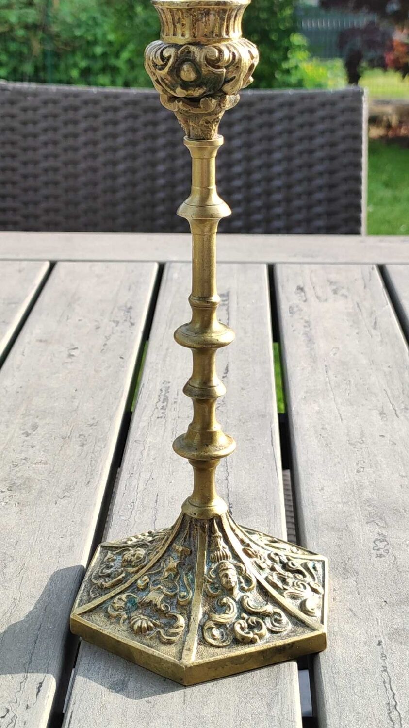 Baroque/Antique style torch candleholder, nineteenth, gilded bronze. Head motifs, volute arabesques
