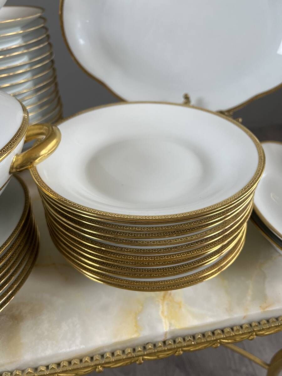 45-piece table service in Limoges porcelain, 20th century