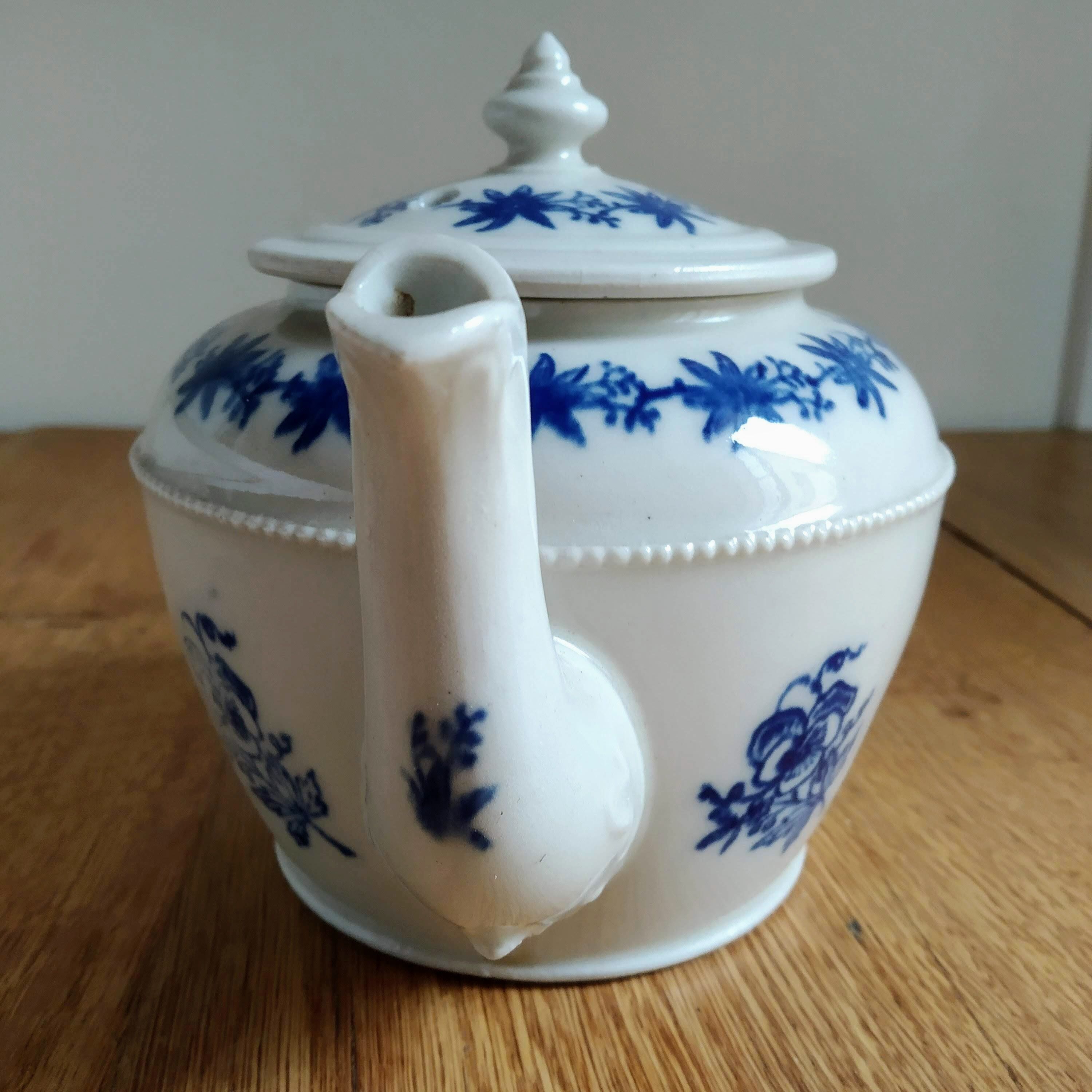 Saint Uze Teapot
