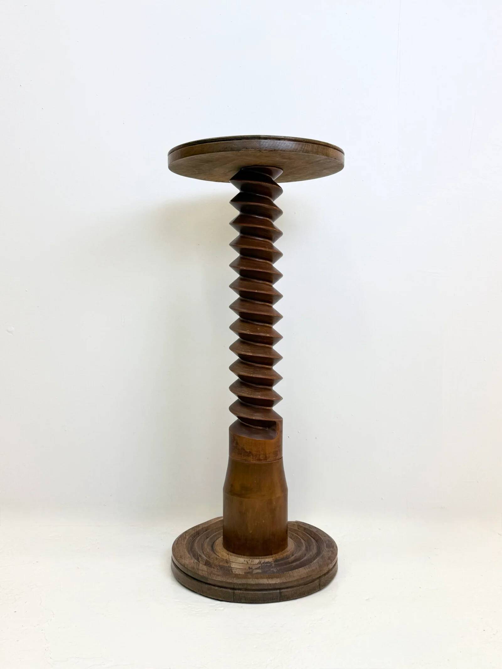 Large twisted column — 1940–1970