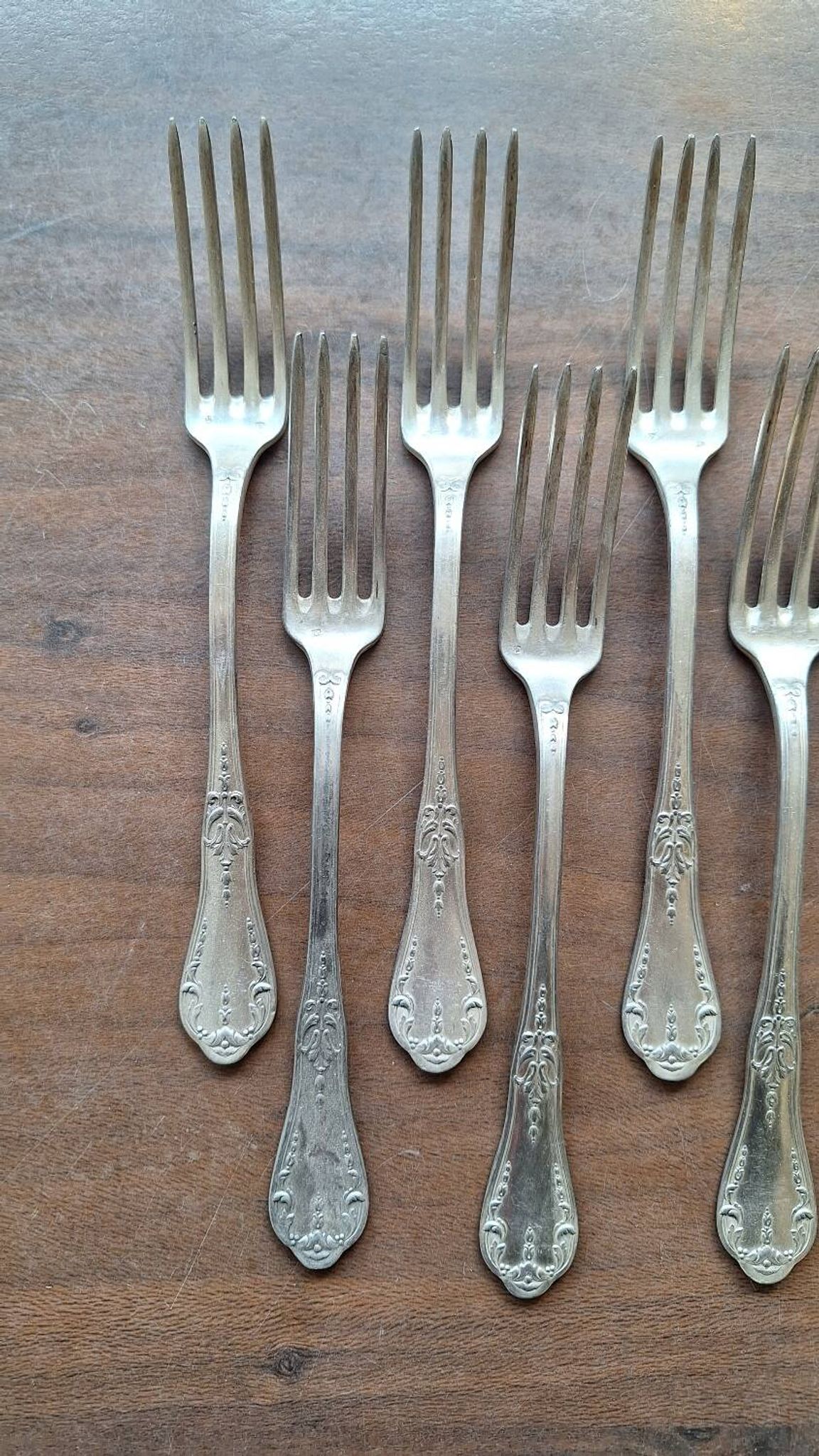 Set of silver metal forks