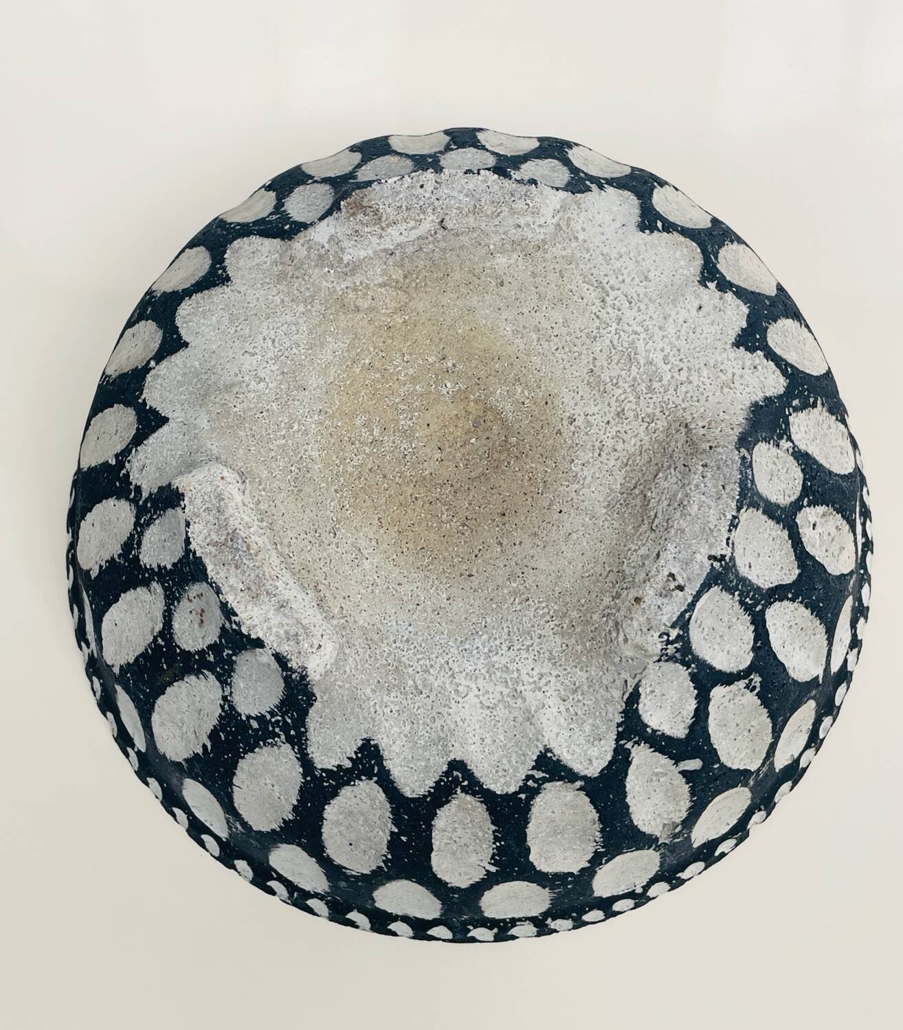 Cache-pot or planter in cement - tripod, brutalist - 1950