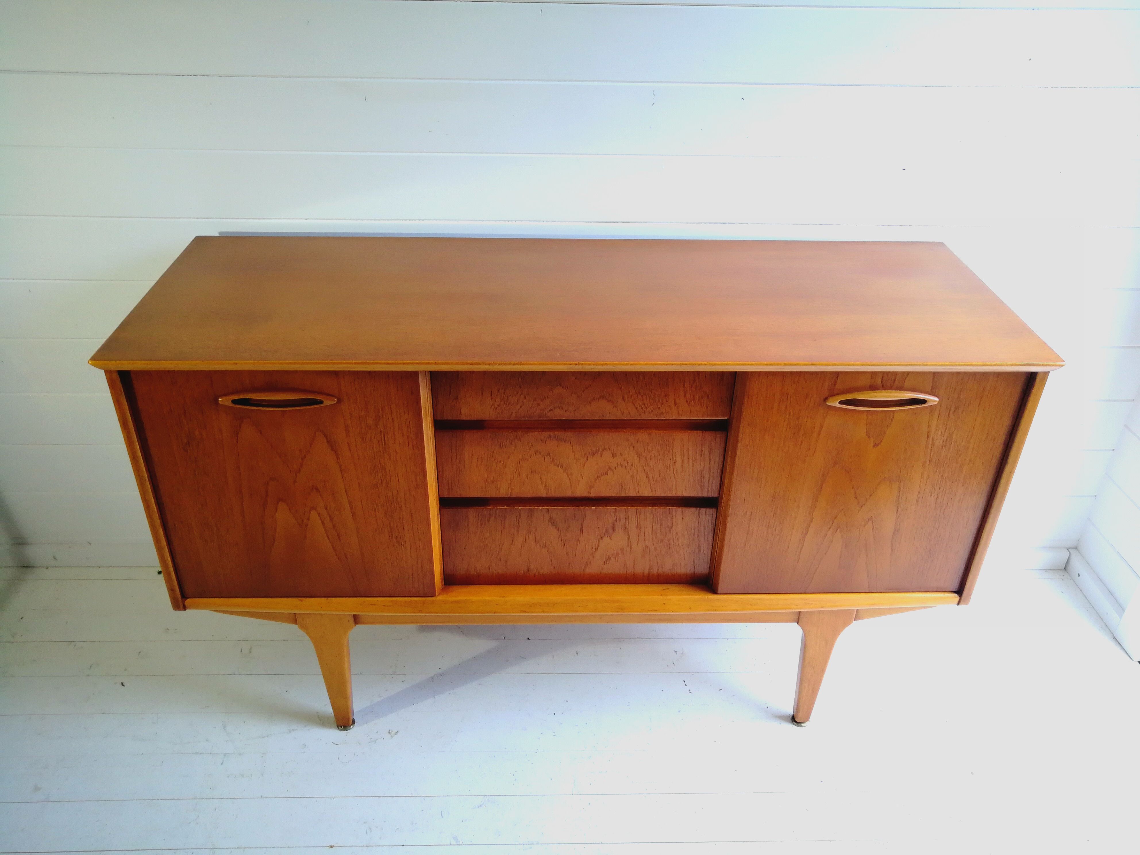 Buffet en teck par Jentique années 1970