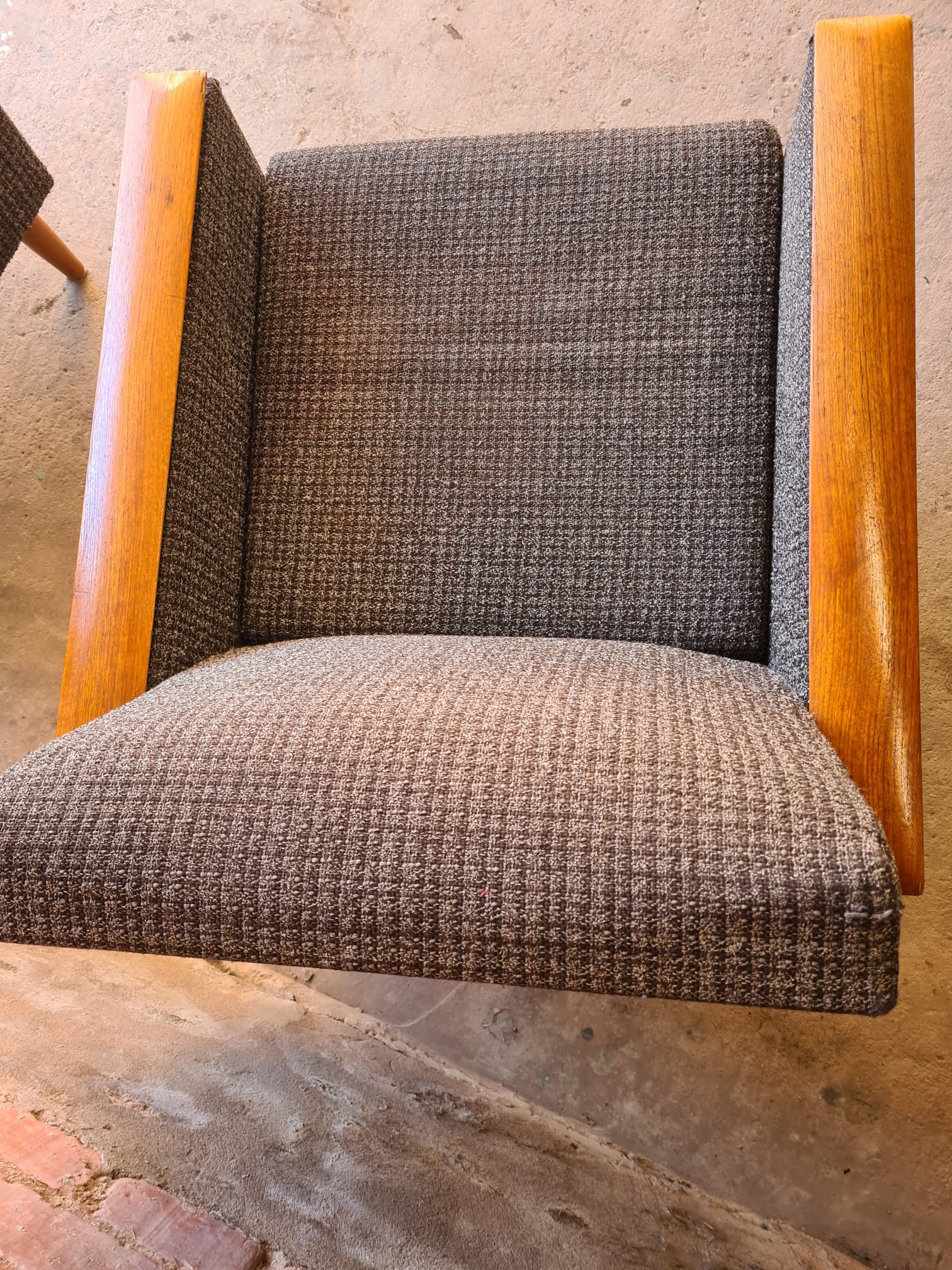 Paire de fauteuils club 70"