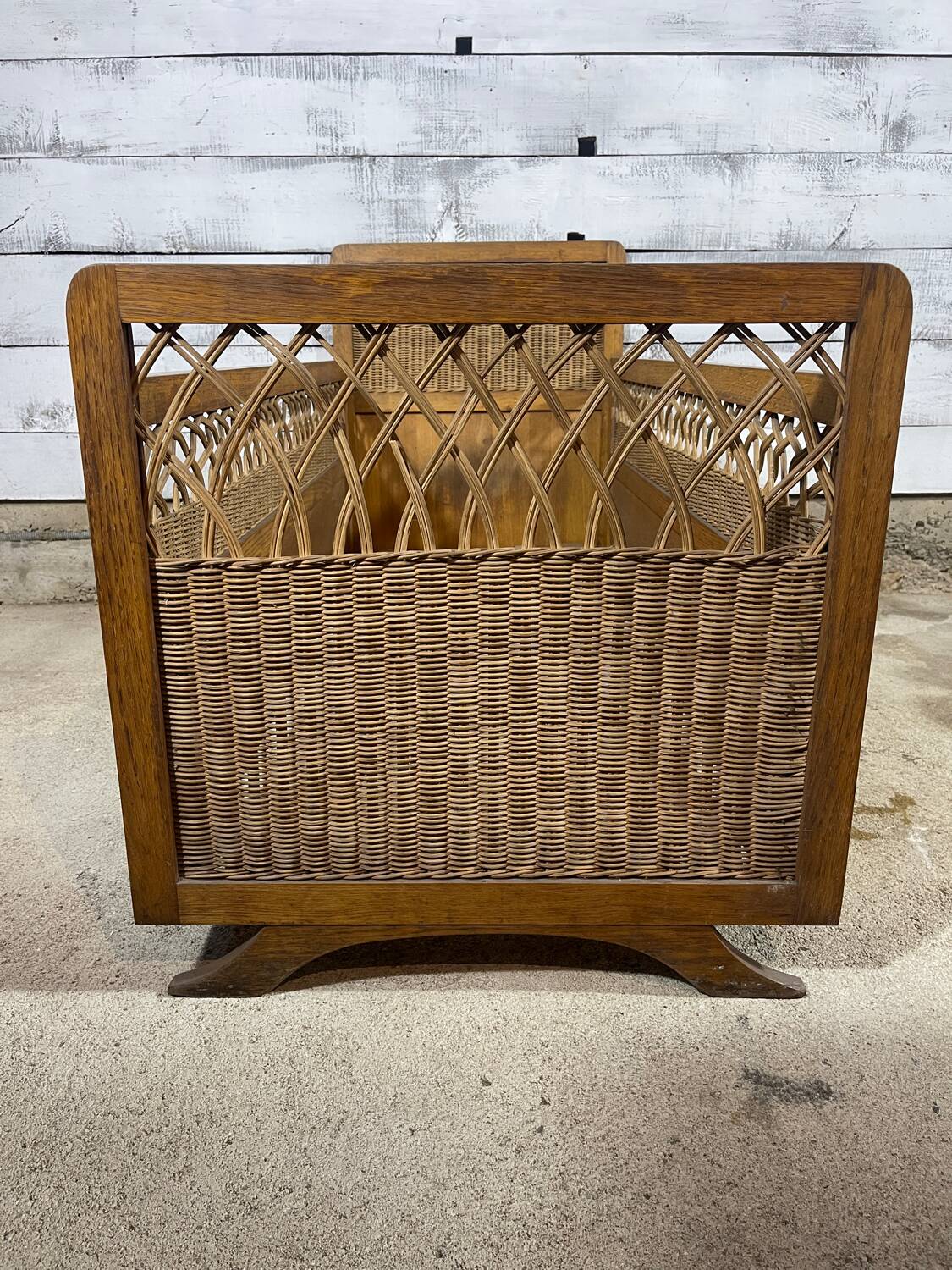 Children's bed in wood and wicker from the 50s and 60s