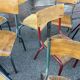 Suite de 15 chaises dépareillées industrielle école vintage