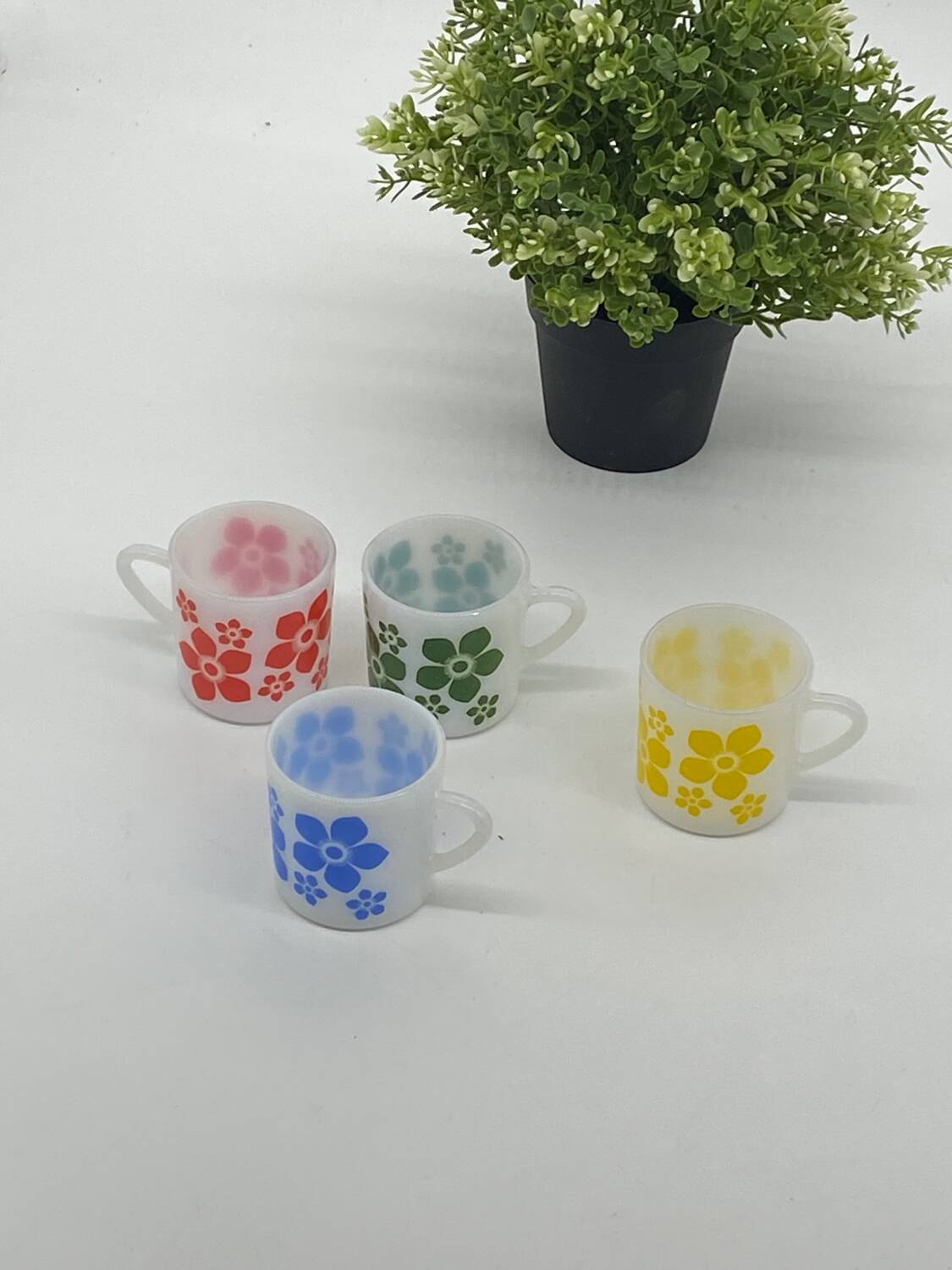 Set of 4 coffee cups, arcopal