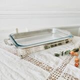 Rectangular Pyrex dish on silver metal support