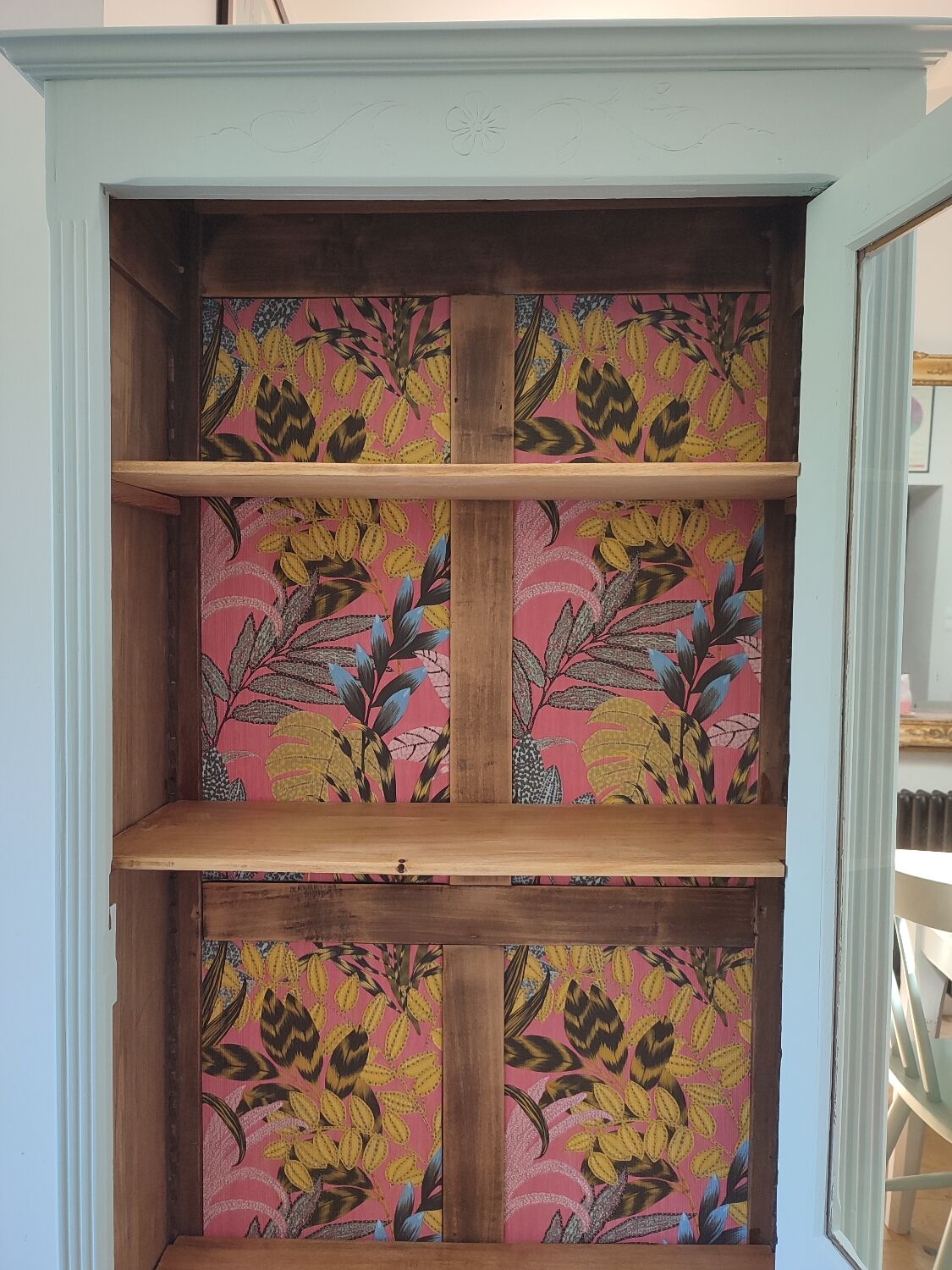 Renovated old showcase