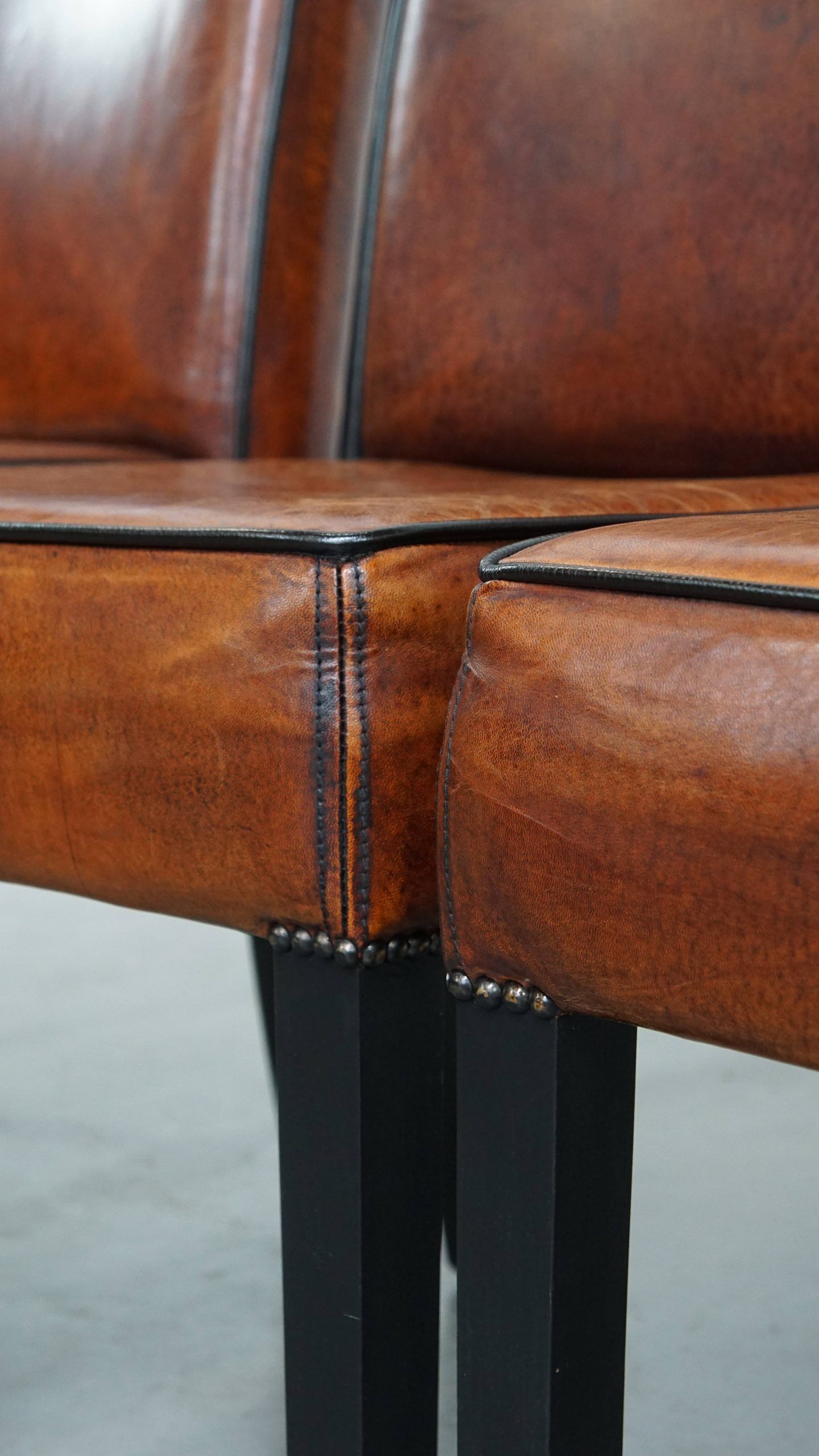 Luxury set of 4 comfortable dining chairs made of sheepskin leather